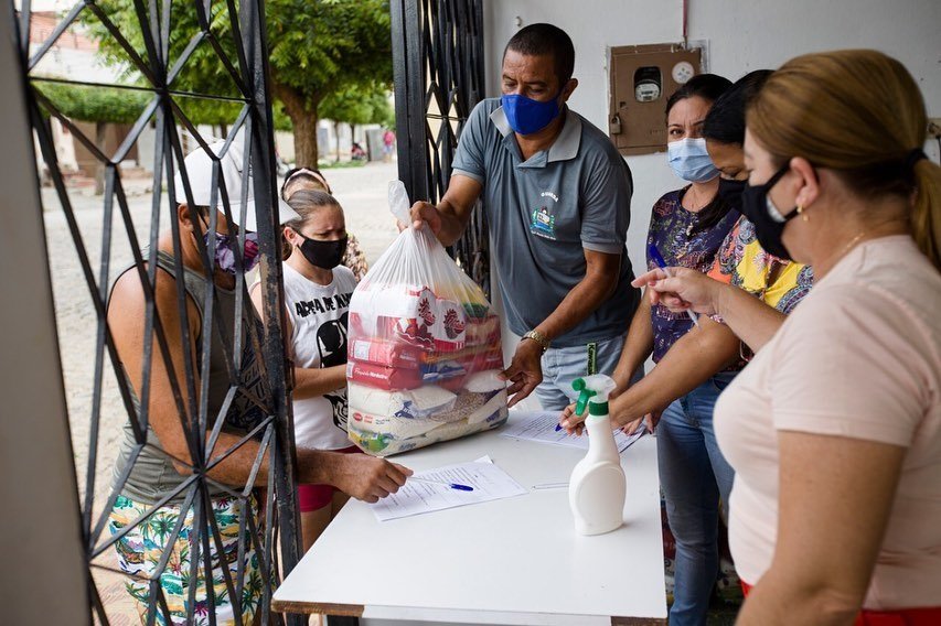 Gestão Irani Alexandrino da Silva, realiza entrega de kits de merenda escolar para alunos da rede municipal de Coremas