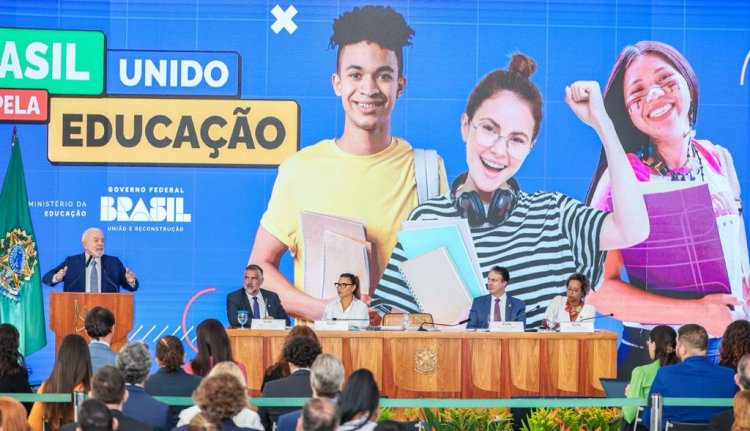 Governo lança programa que prevê pagamento de R$ 2.000 por ano para alunos do ensino médio