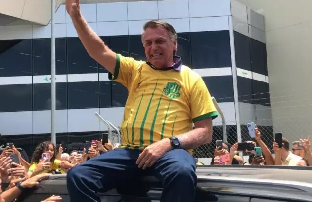 Em JP, Bolsonaro pede voto para Queiroga e diz que voltará à Presidência da República