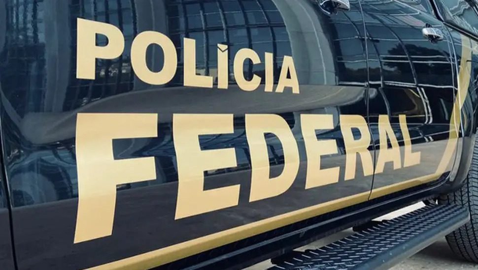 Piloto de avião é preso durante operação da Polícia Federal contra o tráfico de drogas em João Pessoa