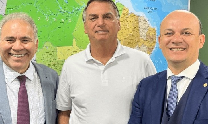 Jair Bolsonaro chega a João Pessoa nesta quinta-feira e deputado convoca apoiadores para recepção em aeroporto