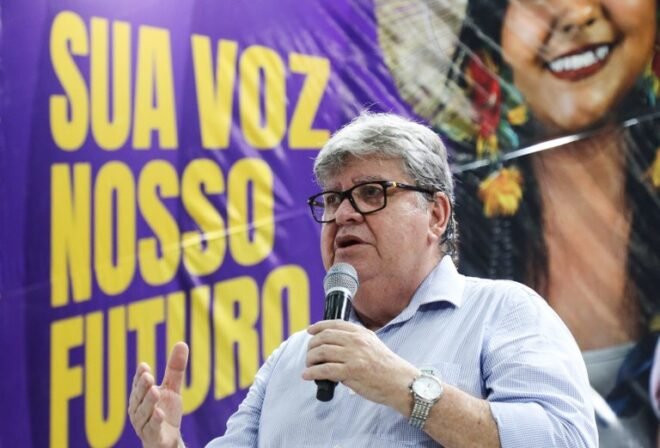 João Azevêdo entrega adutora, inspeciona obras e preside o Orçamento Democrático em Princesa Isabel e Itaporanga