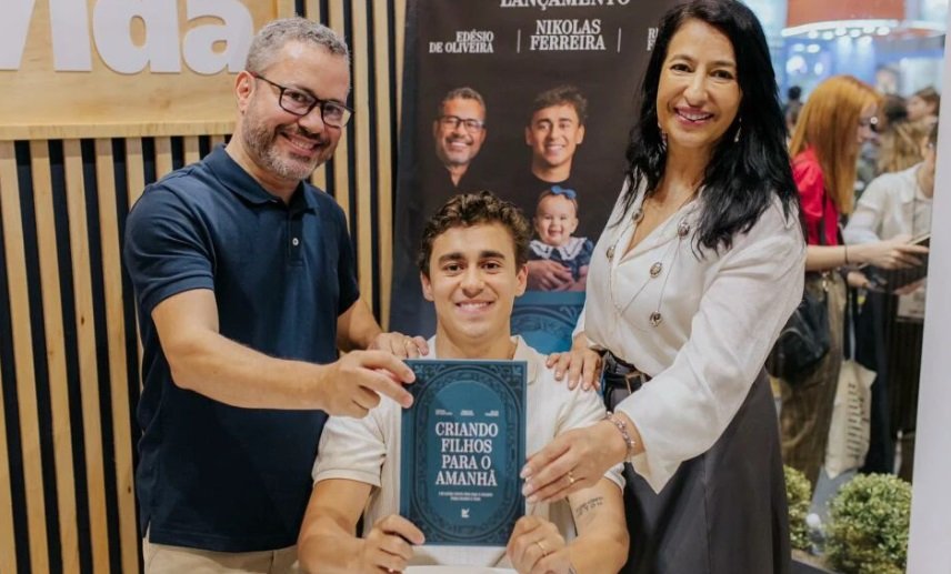 Nikolas Ferreira lança livro sobre criação de filhos visando o futuro