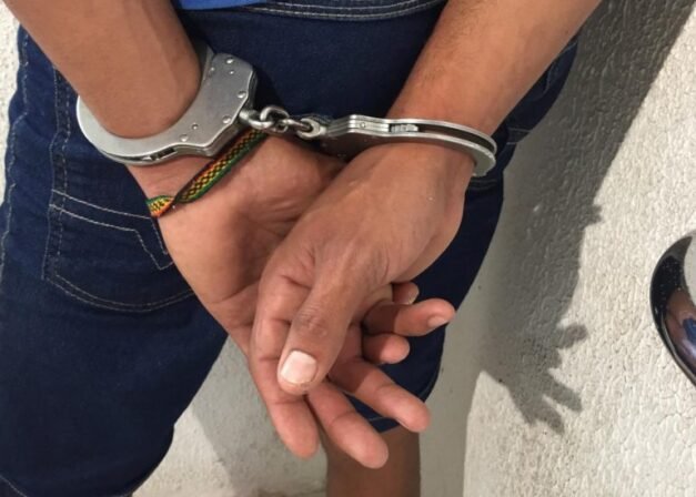 Policia prende pai suspeito de estuprar a filha de 11 anos no Vale do Piancó
